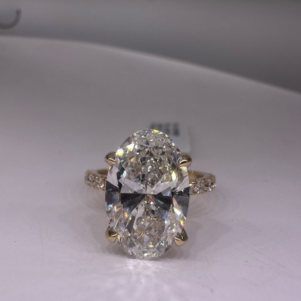 5.20 carat g vs1 oval diamond engagement ring pavé band yellow gold - Picture 5 of 10